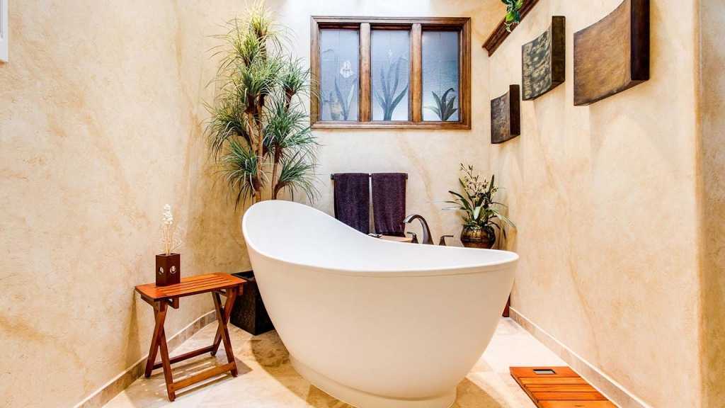 Bad mit einer Badewanne