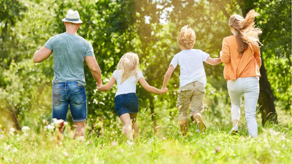 Familie im Garten