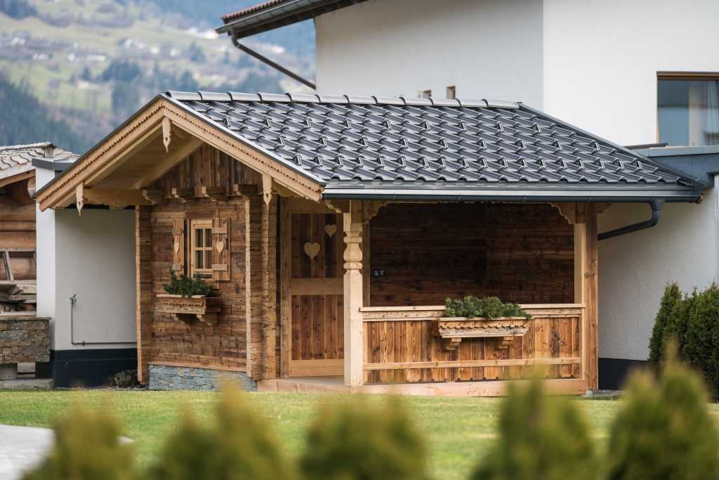 Angrenzende Gartensauna am Haus eines Eigentümers.