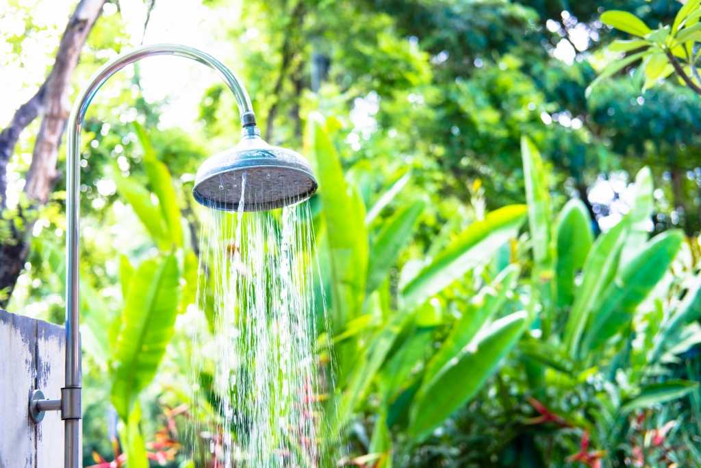 Dusche im Garten