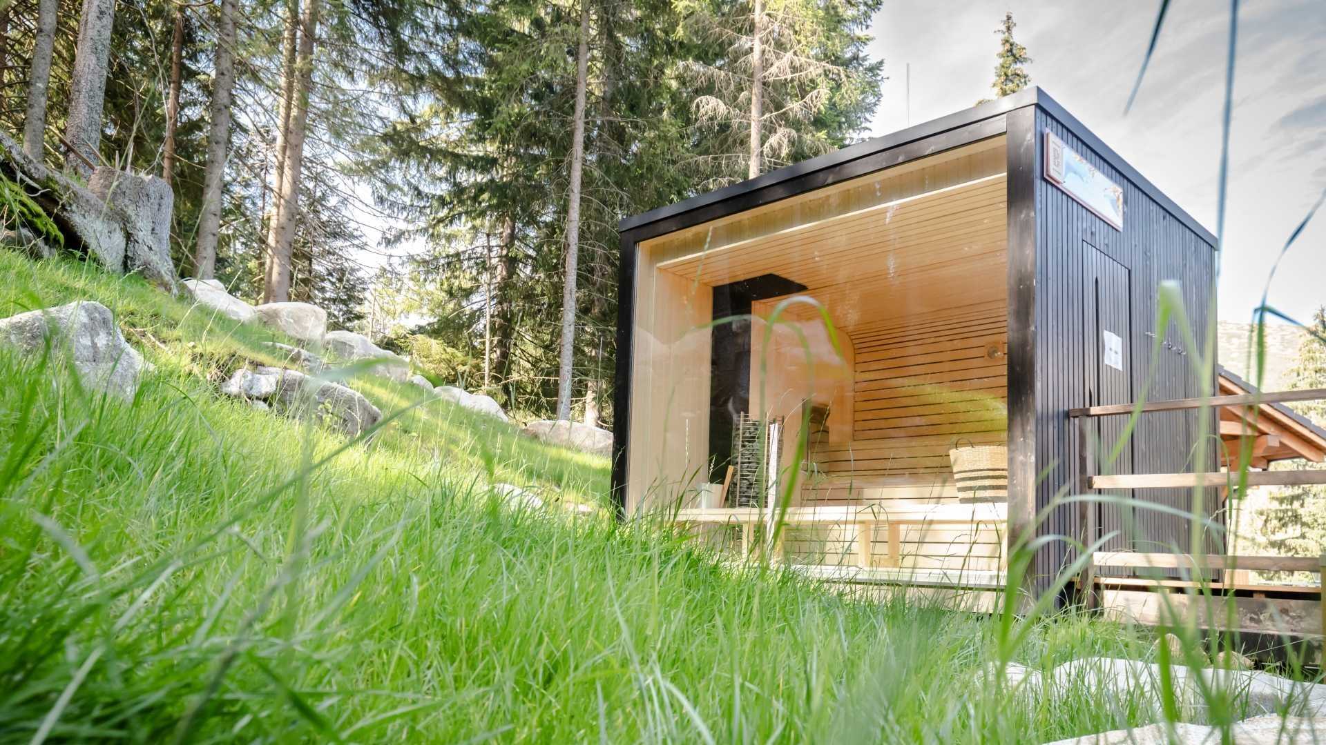 Sauna mit Panorama Front im Grünen