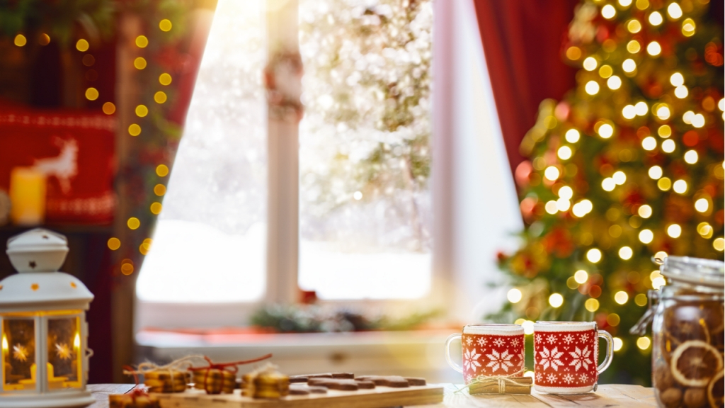 Auch der Essplatz in der Küche kann weihnachtlich dekoriert werden.