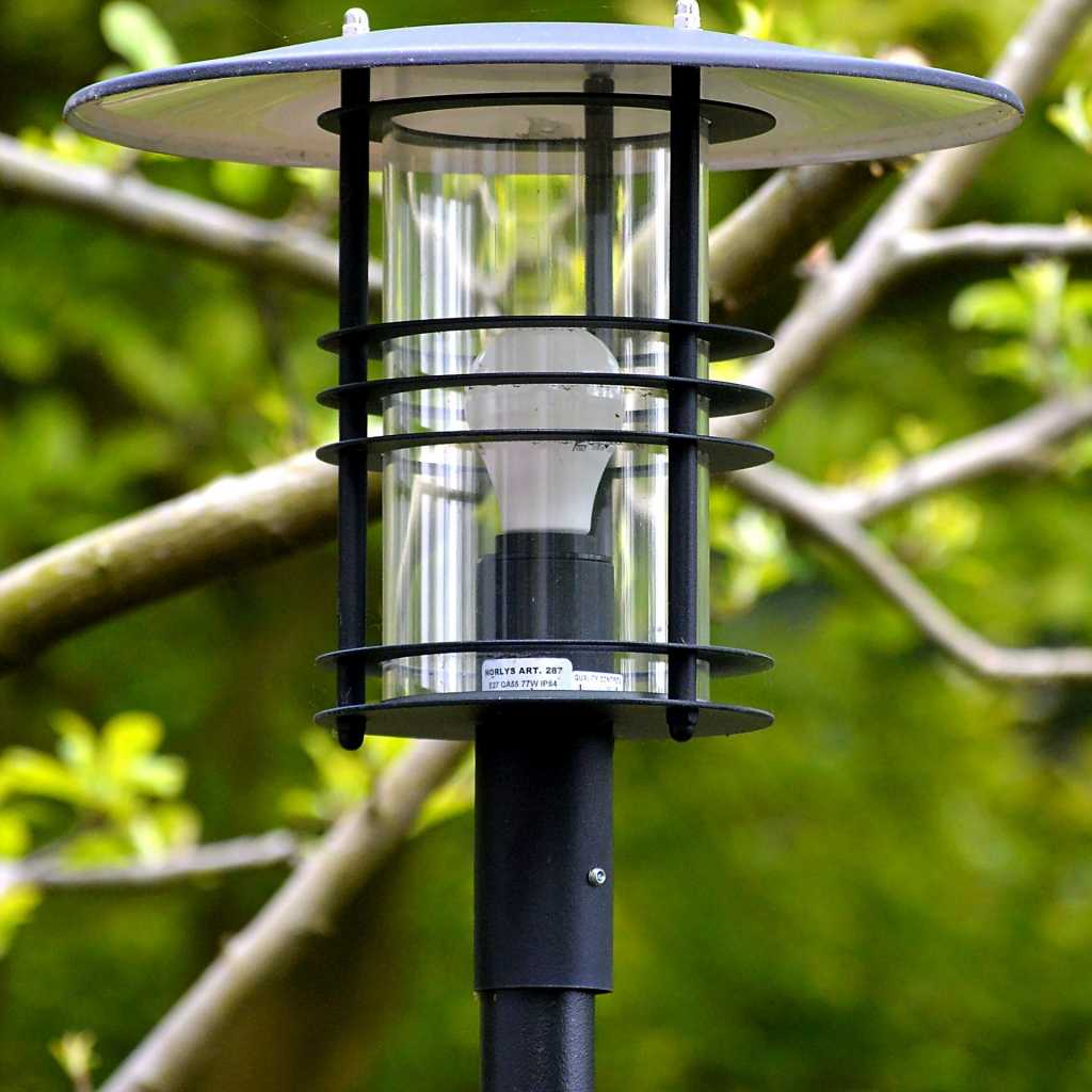 Witterrungsbeständig sollten die verwendeten Lampen für den Garten sein.
