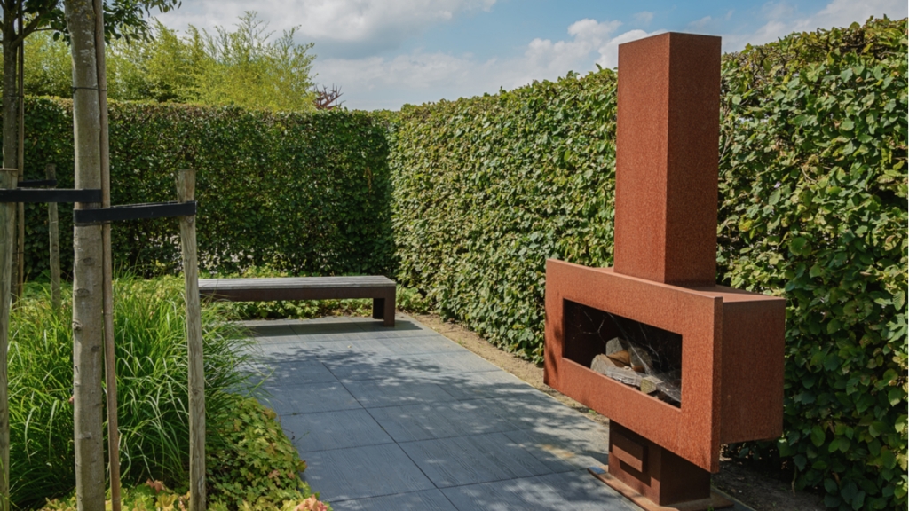 Ein Design-Gartenkamin sieht natürlich schon aus, kostet oft aber auch mehr als die fertigen Bausätze.