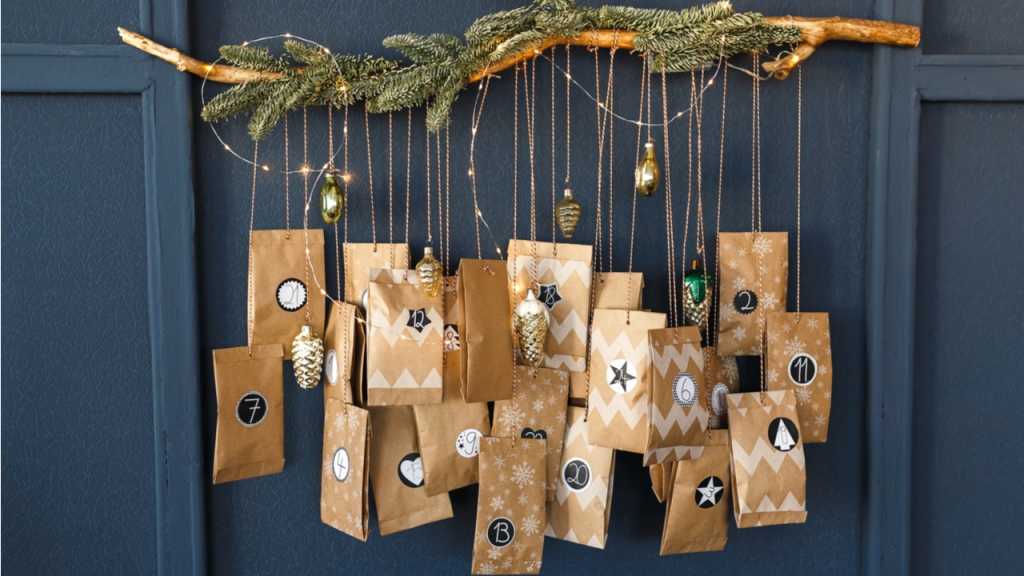 Ein selbstgebastelter Adventskalender erhöht die Vorfreude auf Weihnachten.
