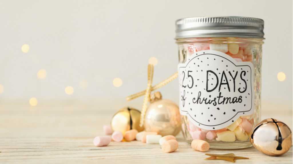 Ein Adventskalender aus Einmachgläsern ist nachhaltig und sieht entzückend aus.