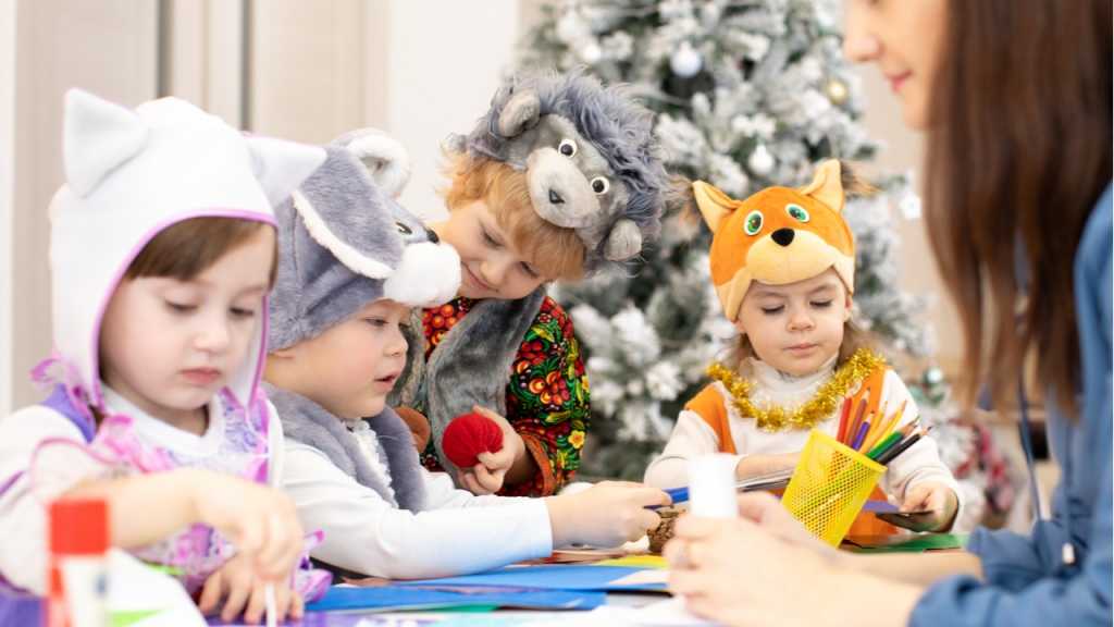 Basteln mit Kindern bereit Vorfreude auf das Fest.
