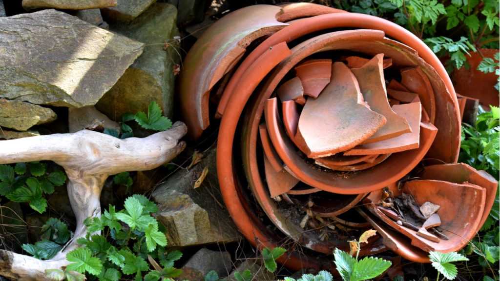 Kaputte Blumentopfe