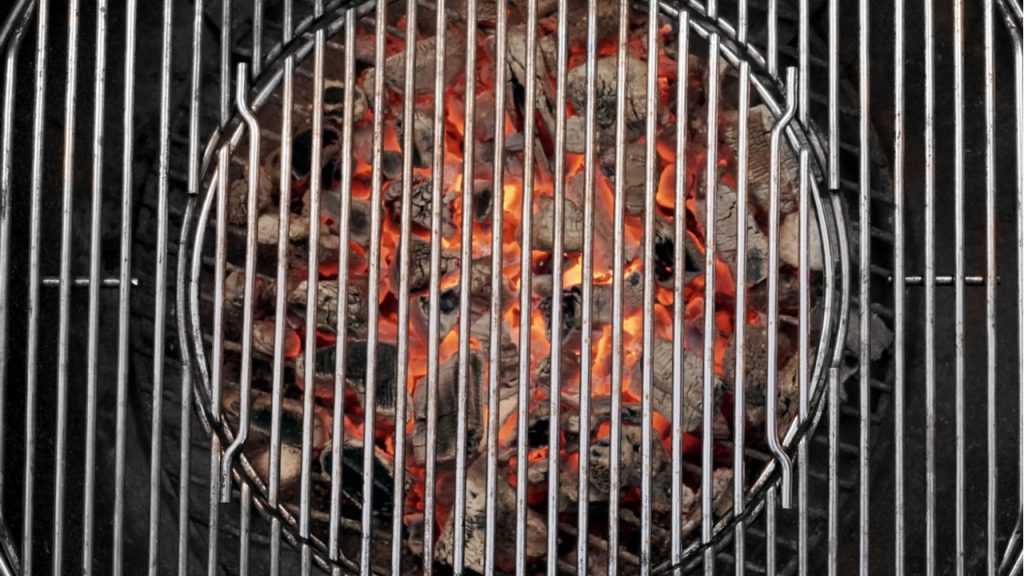 Grill mit glühender Grillkohle