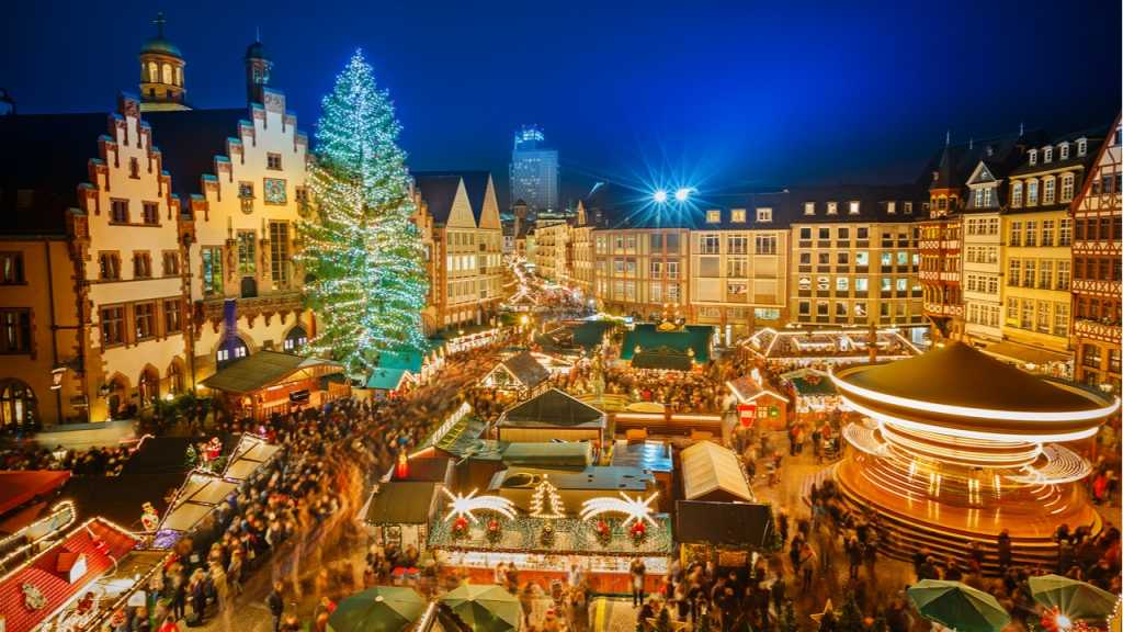 Weihnachtsmärkte eröffnen kurz vor Weihnachten.