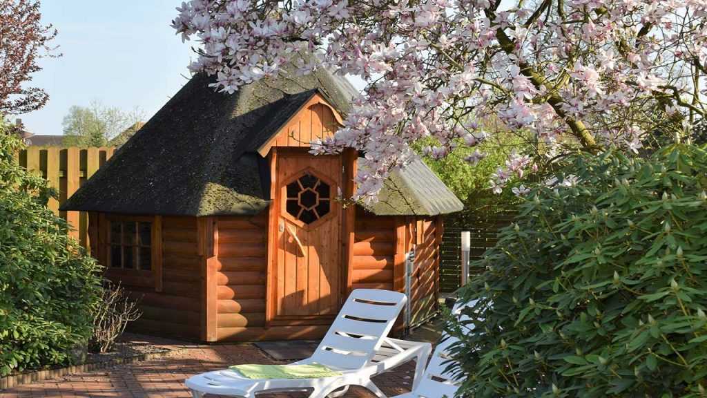 Gartenhaus aus Holz im Garten