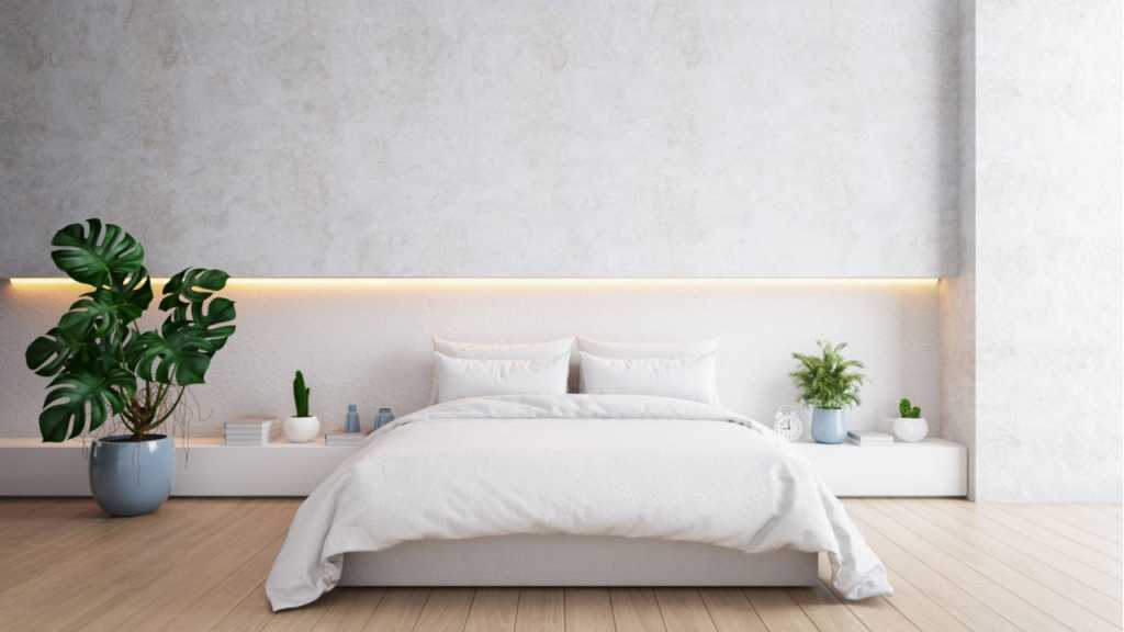 Schlafzimmer mit Bett und Pflanzen
